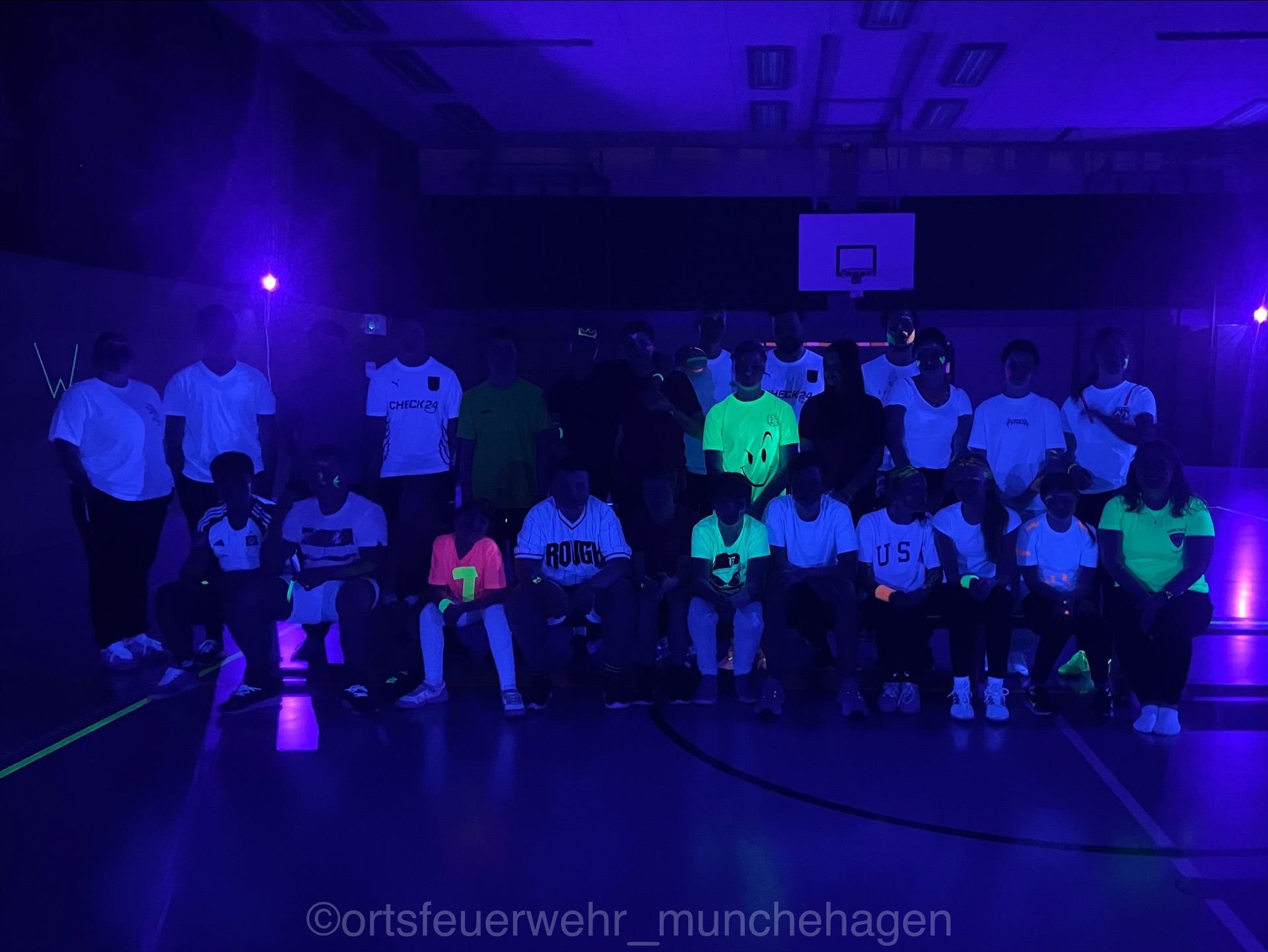 Mehr über den Artikel erfahren Schwarzlichtsport