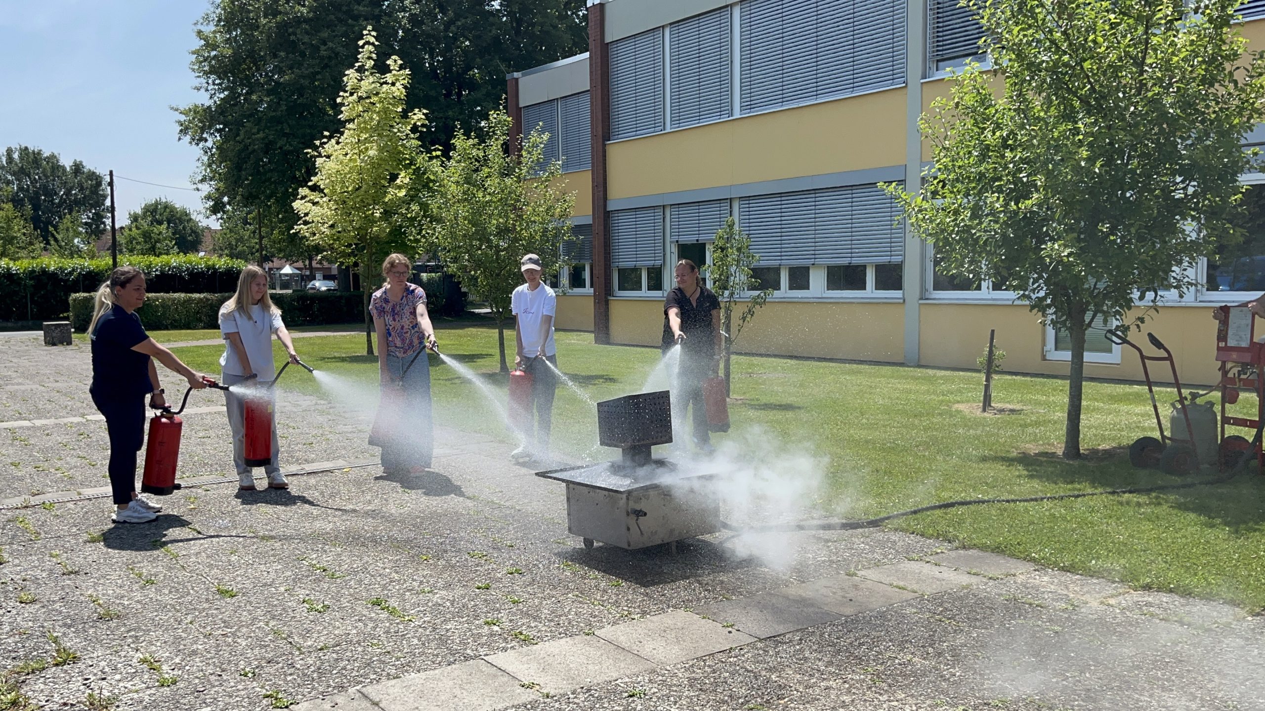 Mehr über den Artikel erfahren Brandschutzhelfer-Ausbildung