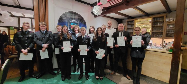 Die Beförderten Kameradinnen und Kameraden