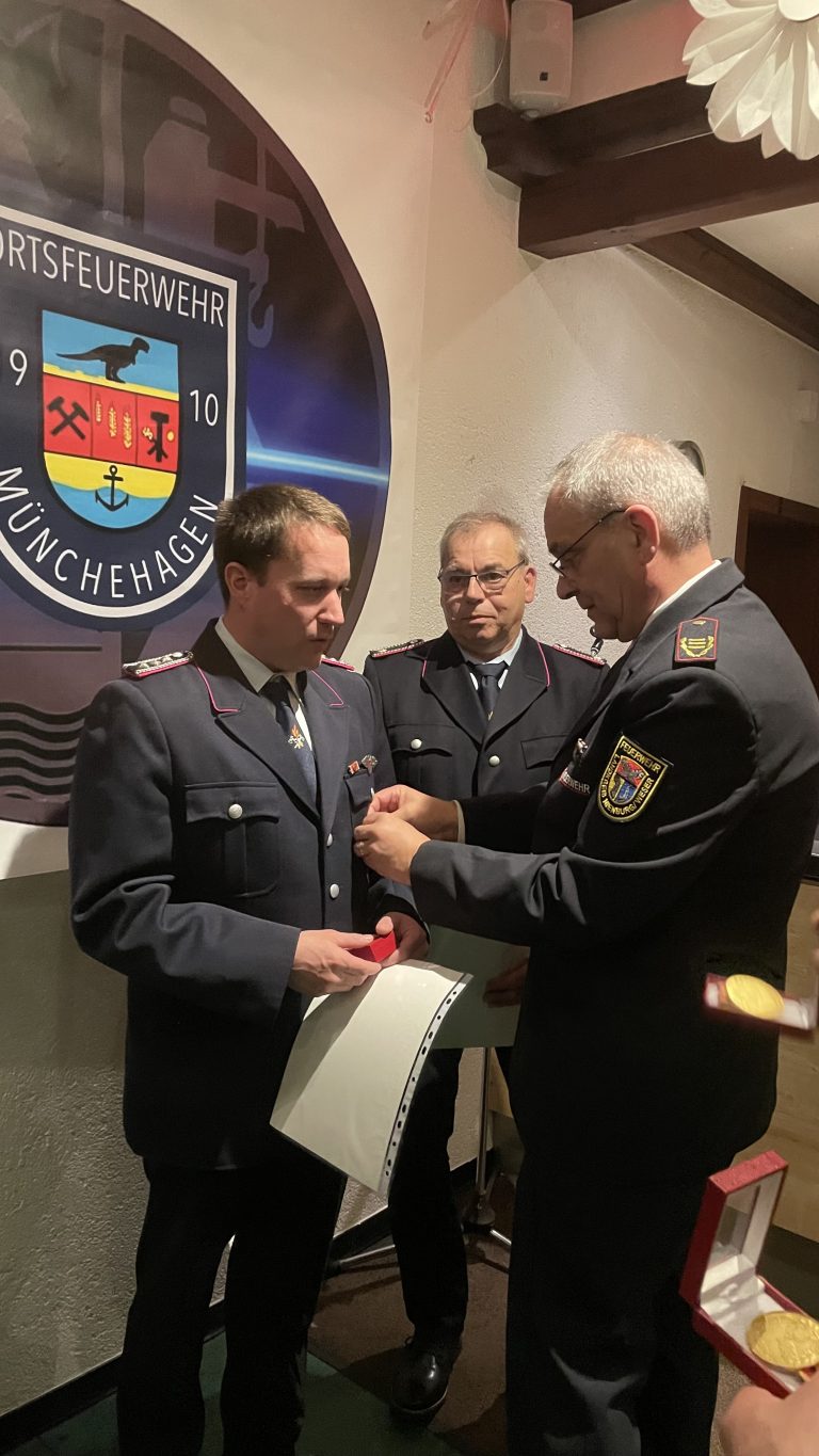 Überreichung einer Ehrung