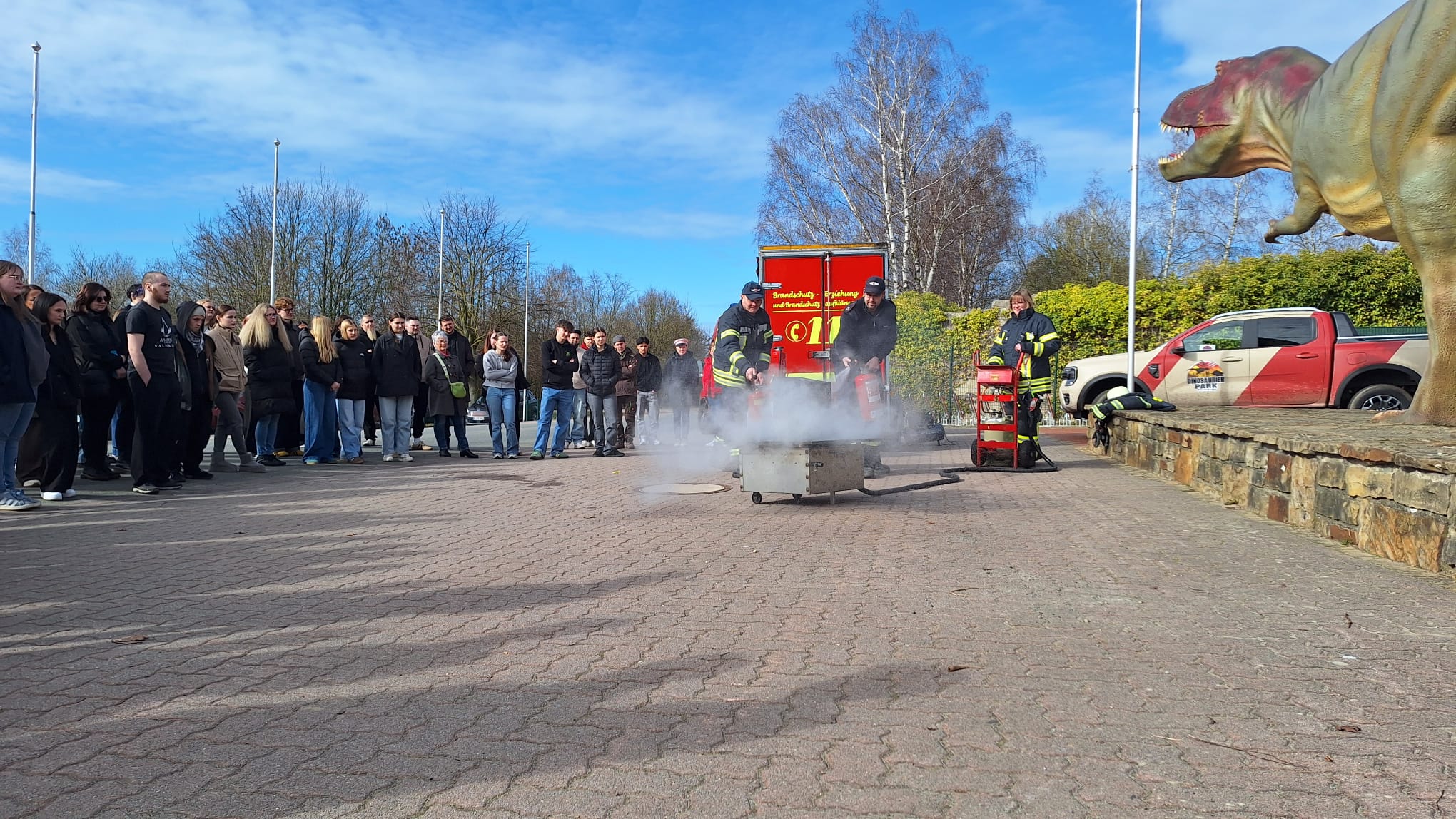 Mehr über den Artikel erfahren Brandschutzunterweisung im Dino-Park